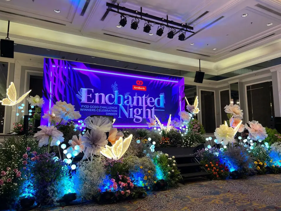 Immersive celebration backdrop with oversized gold flowers